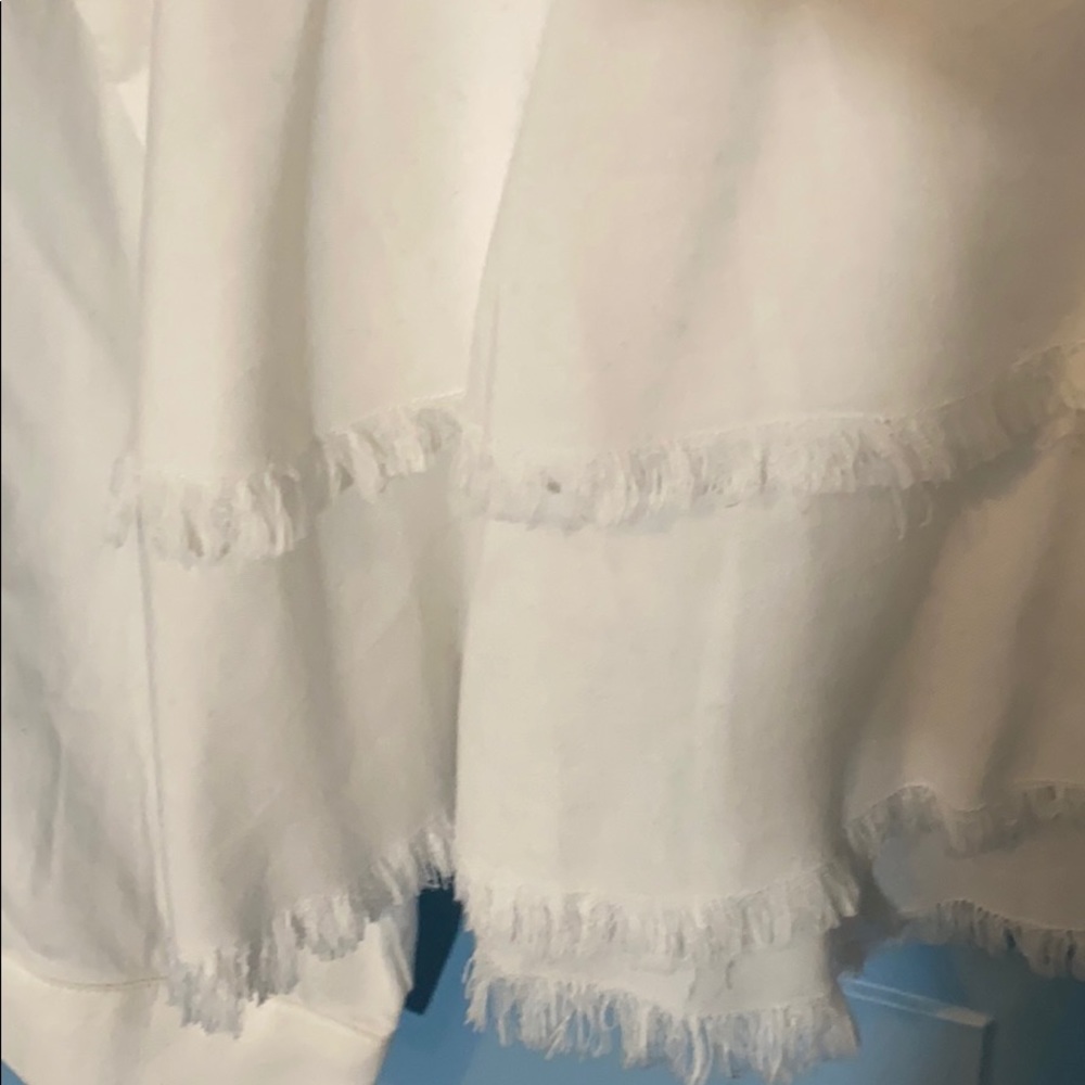 White blouse - Picture 2 of 3